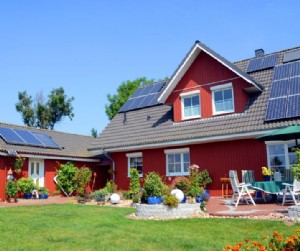 Photovoltaikanlagen auf dem Dach eines Hauses